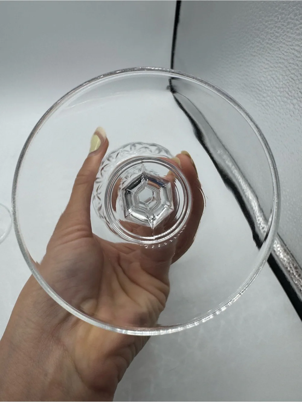 Set of 2 Clear Glass Stemmed Champagne Flutes 8 1/4” Tall